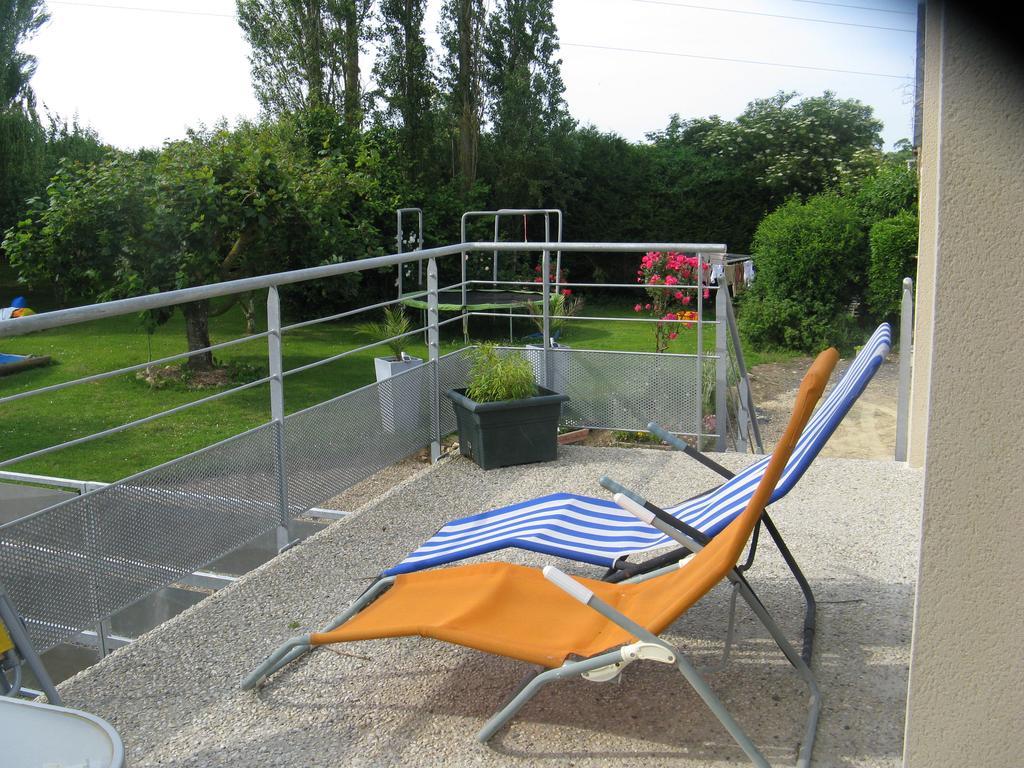 Gite Plages Du Debarquement Agy Exterior foto